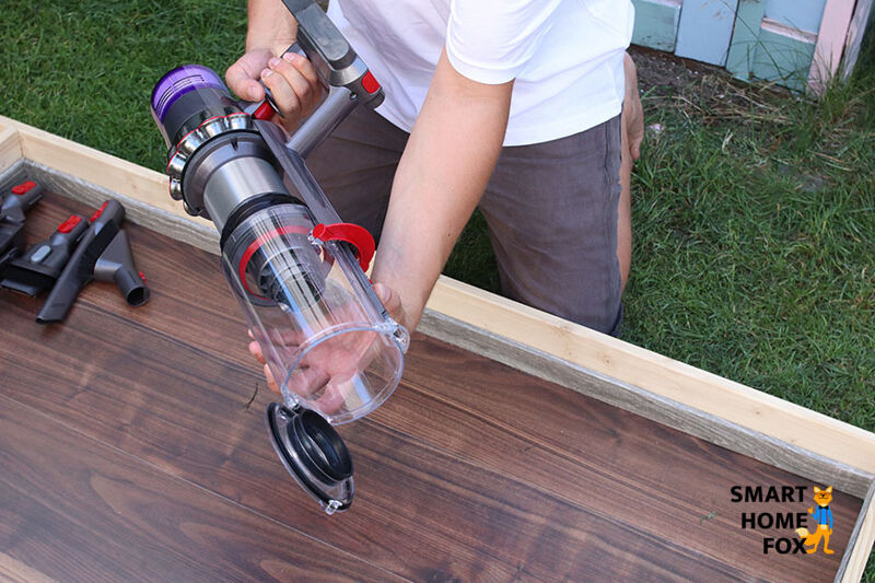 Removing the dirt container